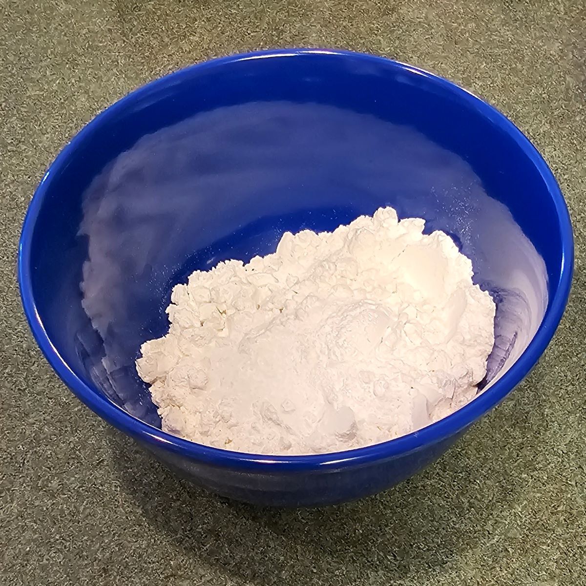 German pancakes recipe dry ingredients in a bowl: flour, baking powder and salt.